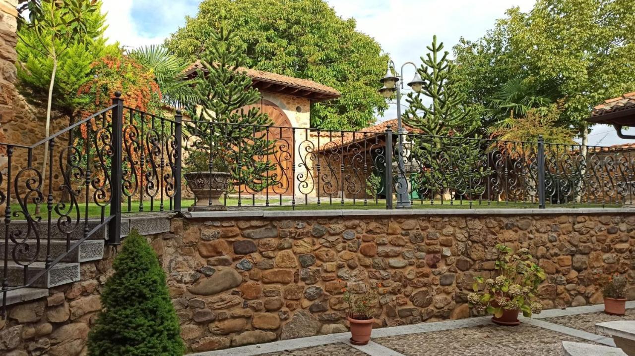 Palacio del Conde de Rebolledo Villaviciosa de la Ribera Exterior foto